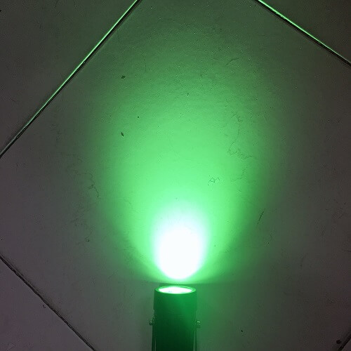 đèn cắm cỏ ánh sáng màu xanh lá tại TPHCM